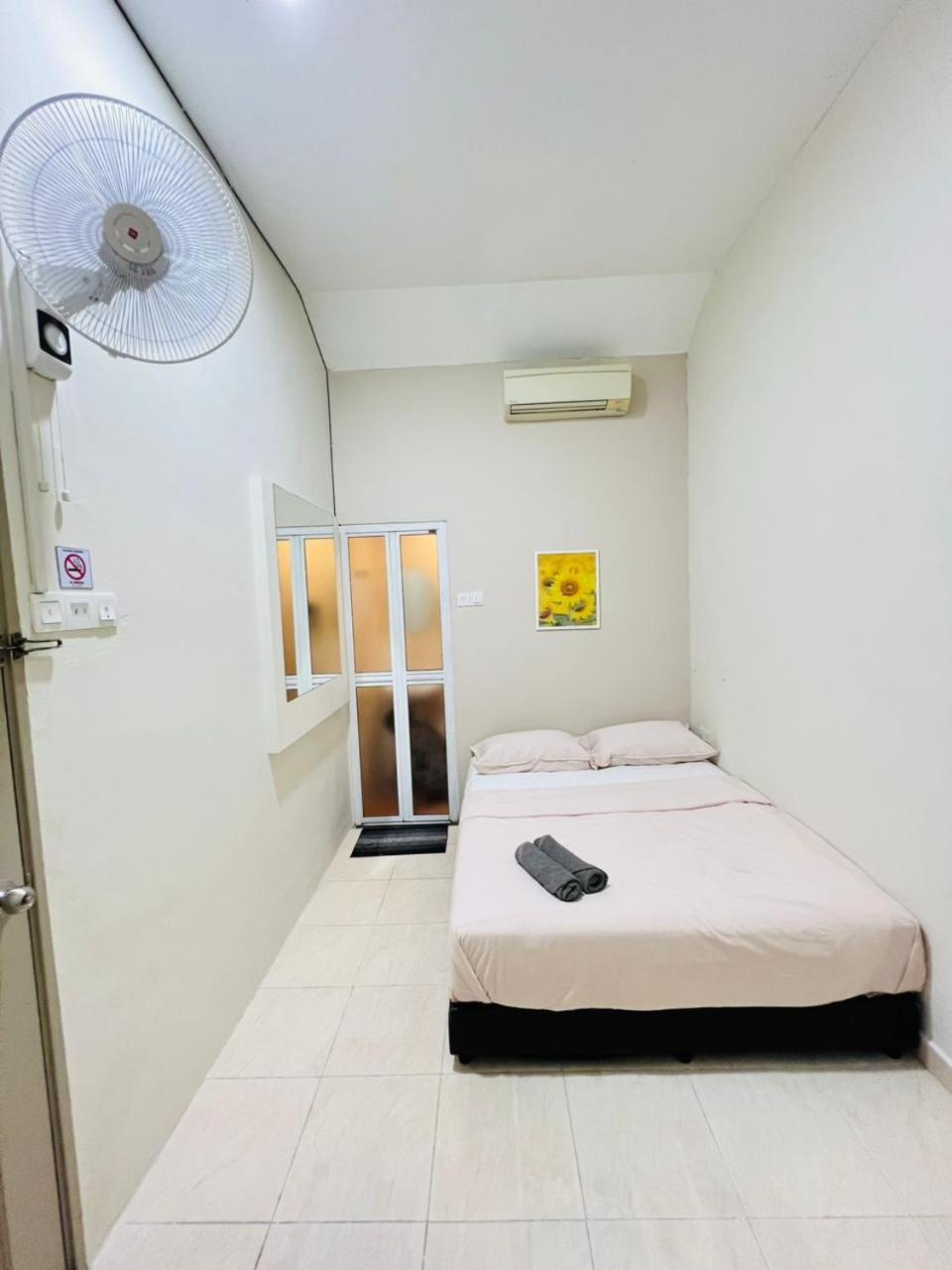 Myroom Georgetown, Off Jalan Burma, Gurney Drive George Town Exterior foto